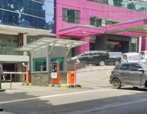 Pemasangan Palang Parkir di Hotel Aston Bandung | MSM Parking Group