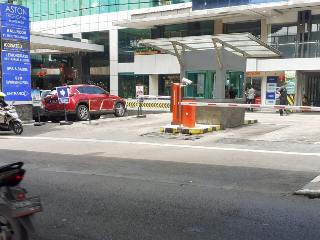 palang-parkir-malang-pemasangan-di-terminal-malang-jawa-timur