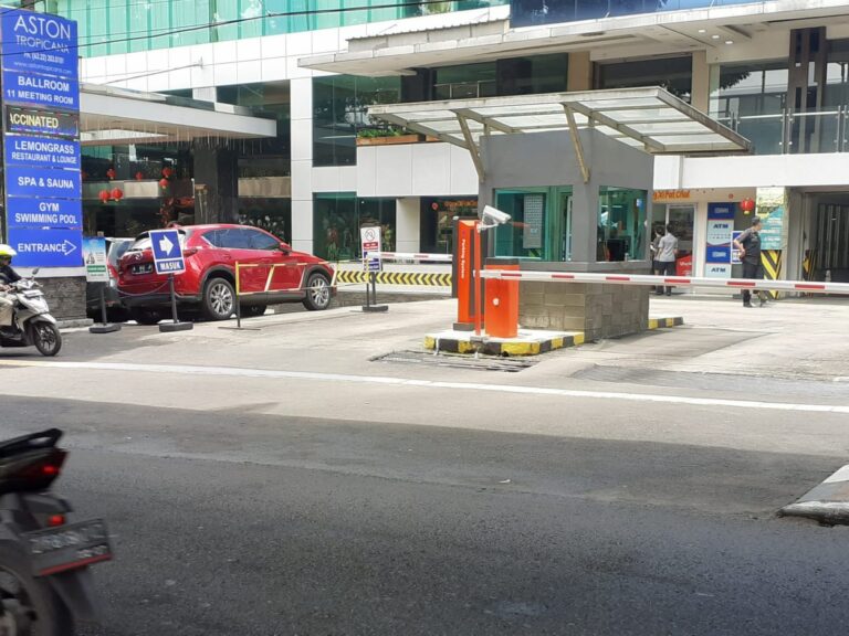 palang-parkir-malang-pemasangan-di-terminal-malang-jawa-timur