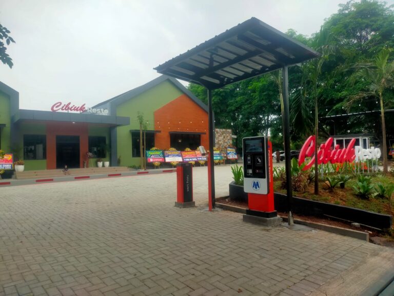 Palang Parkir Bali - Denpasar adalah perangkat penting dalam sistem parkir bali yang berfungsi untuk mengatur akses kendaraan