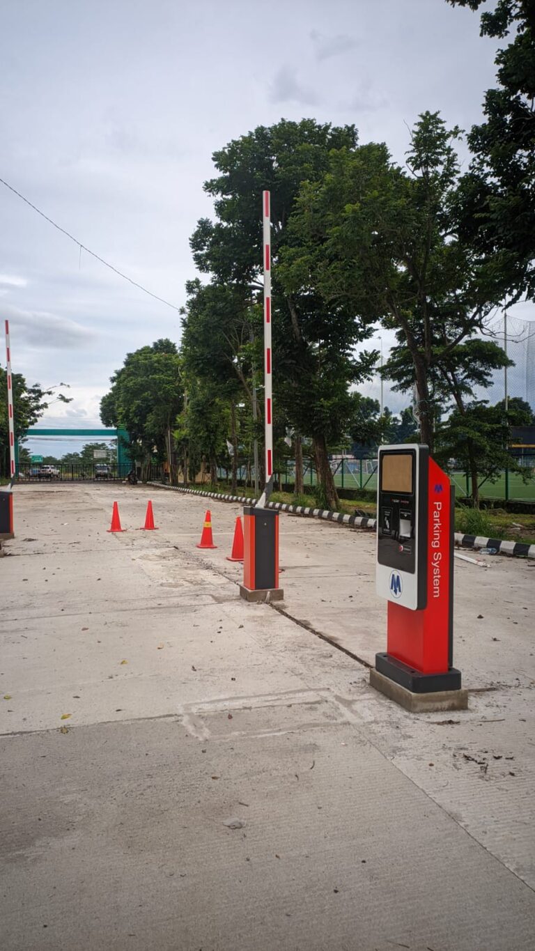 Progres Pemasangan Palang Parkir Sistem Manless Cashless di Gedung Serba Guna Sabilulungan Soreang Kabupaten Bandung