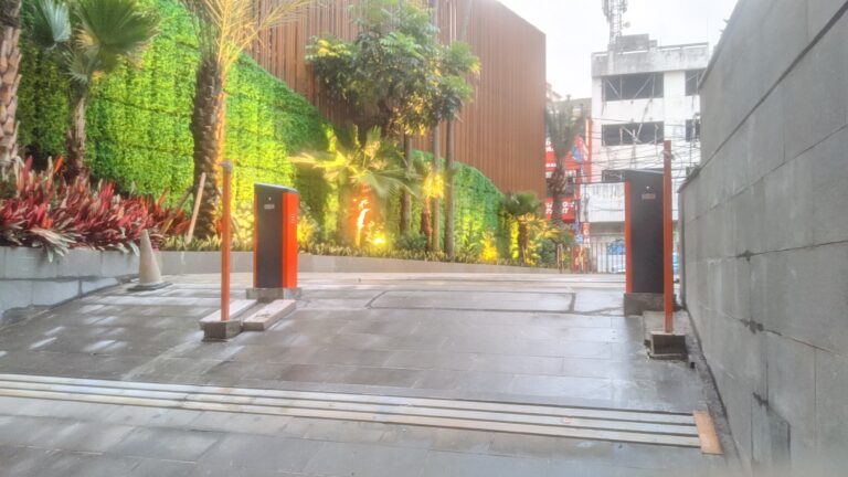 Progres Pemasangan Palang Parkir M Gate Sistem RFID di Graha Sukajadi Bandung: Meningkatkan Efisiensi dan Keamanan