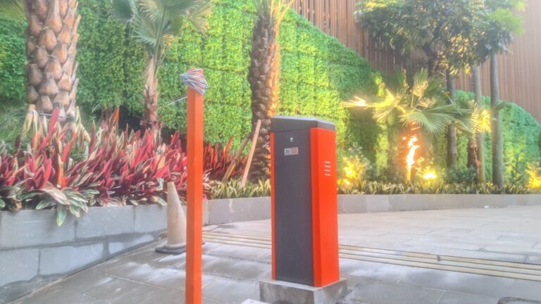 Progres Pemasangan Palang Parkir M Gate Sistem RFID di Graha Sukajadi Bandung: Meningkatkan Efisiensi dan Keamanan
