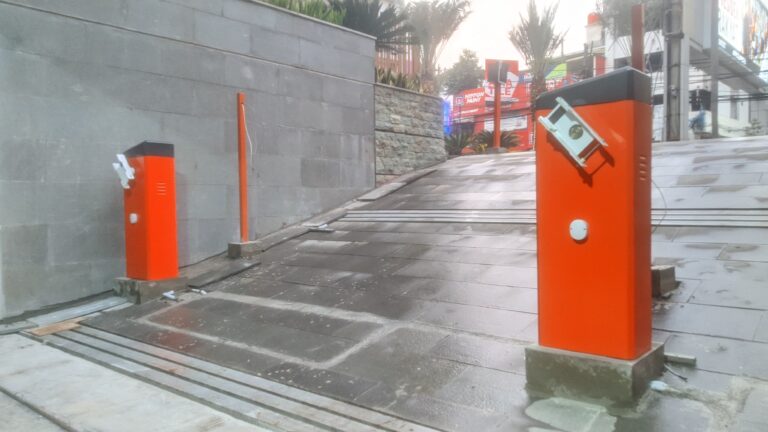 Progres Pemasangan Palang Parkir M Gate Sistem RFID di Graha Sukajadi Bandung: Meningkatkan Efisiensi dan Keamanan