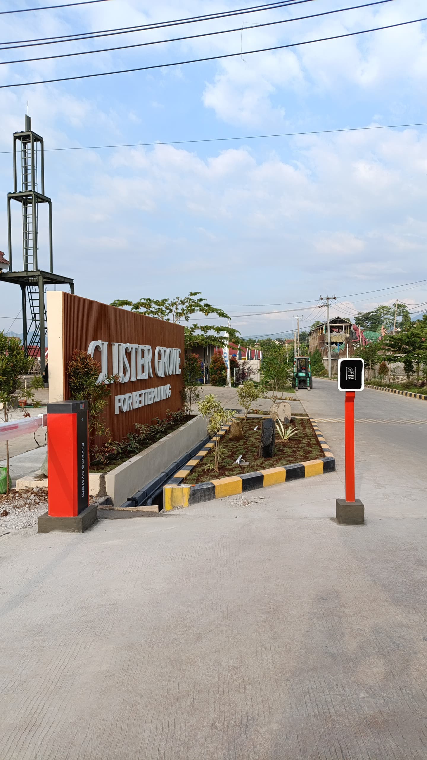 Barrier Gate M Gate Heavy Duty dari MSM Parking Group – palang parkir otomatis berkecepatan tinggi dengan motor brushless, loop detector, dan integrasi cashless QRIS. Harga mulai Rp 45 juta/unit.