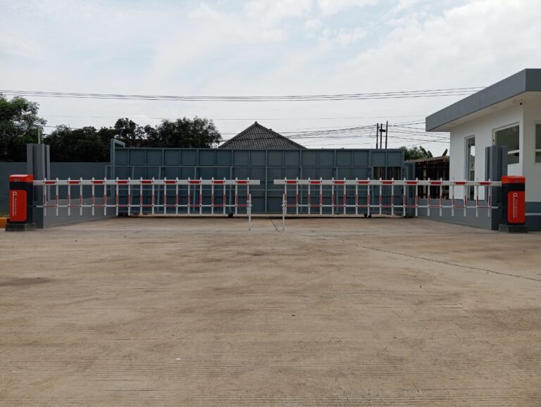 mesin palang parkir fence, palang parkir pagar, fence barrier gate, palang otomatis berbentuk pagar, barrier gate pagar, palang parkir MSM, palang parkir otomatis 2025, sistem parkir aman, palang parkir industri, MSM Parking Group Bandung