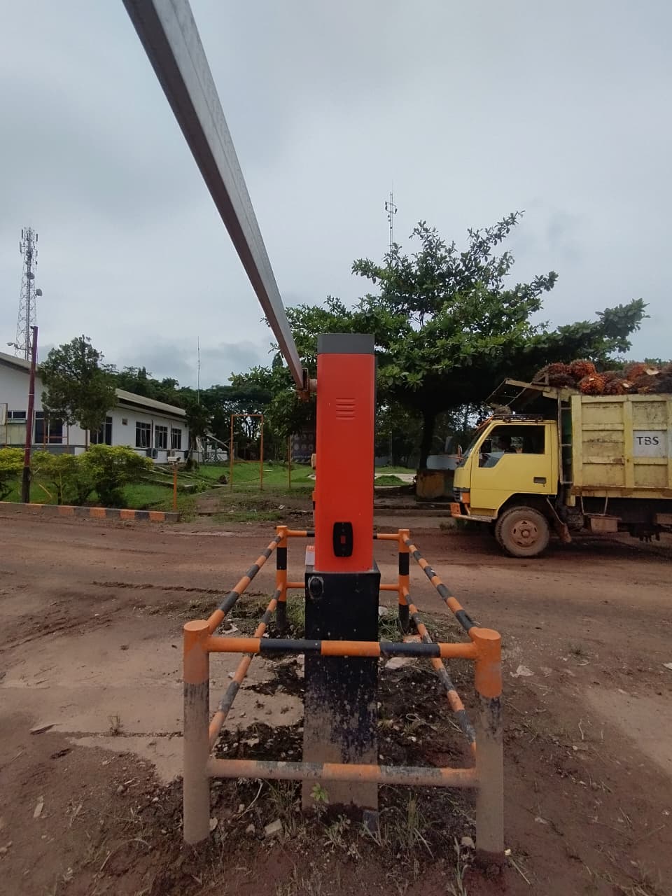 Palang parkir otomatis M Gate Heavy Duty dari MSM Parking Group – barrier gate tangguh untuk industri & area komersial. Kecepatan 0,6 detik, sistem cashless & kontrol pintar. Harga mulai Rp45 juta/unit.