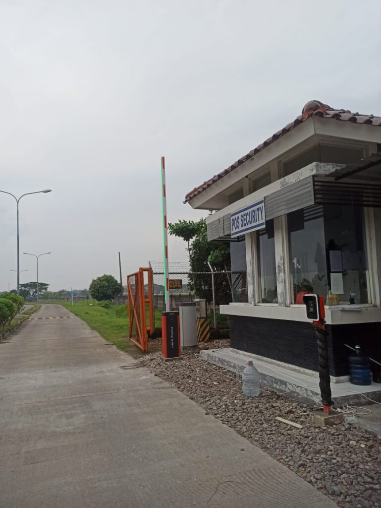 pasang palang parkir otomatis, palang parkir integrasi rfid, sistem parkir rfid bandung, barrier gate bandung, akses kendaraan berizin, gate perumahan otomatis, kartu akses parkir, pemasangan palang parkir cluster
