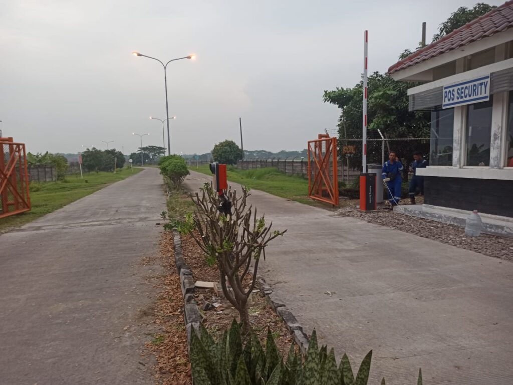 pasang palang parkir otomatis, palang parkir integrasi rfid, sistem parkir rfid bandung, barrier gate bandung, akses kendaraan berizin, gate perumahan otomatis, kartu akses parkir, pemasangan palang parkir cluster