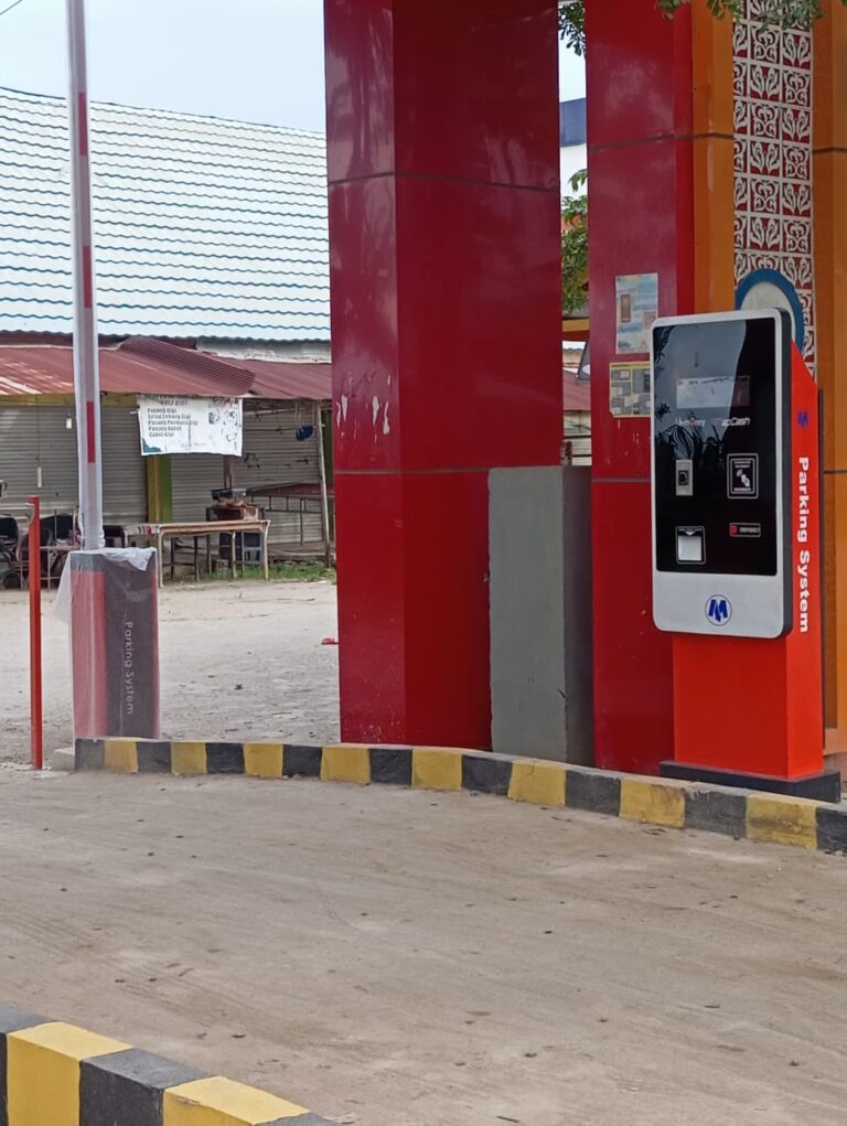 Palang Parkir Otomatis Sistem Semi Manless 1 In 1 Out di Pelabuhan Bombana (2)
