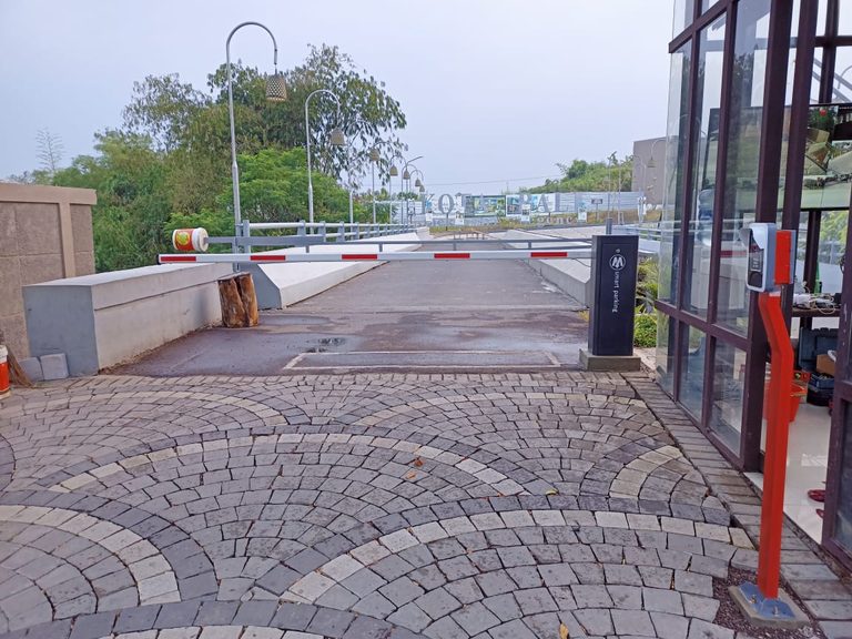 MSM Parking berhasil memasang palang portal otomatis di Perumahan Bali Resident Cianjur menggunakan software MSM WG Access untuk akses kendaraan penghuni.